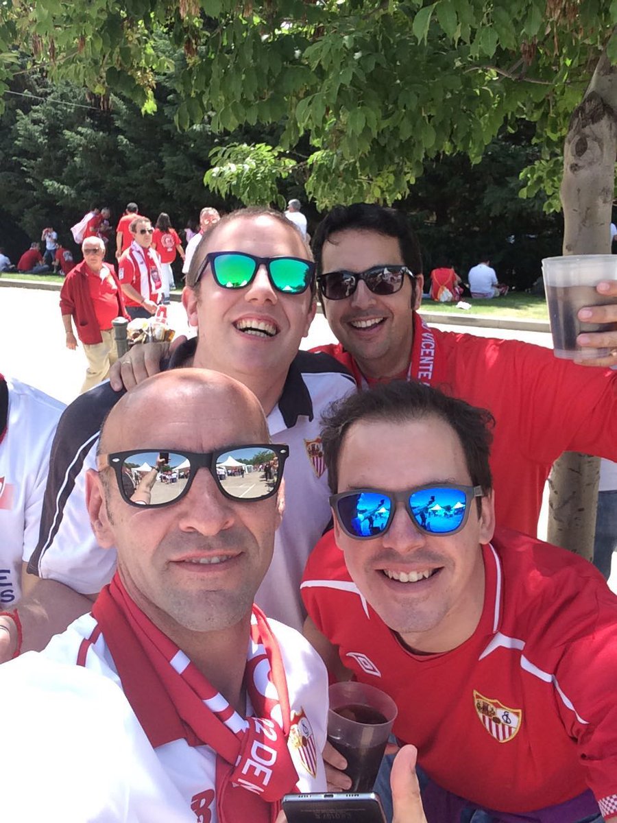 Los surferos de Nervión con <a href="/leonsfdo/">Monchi</a>