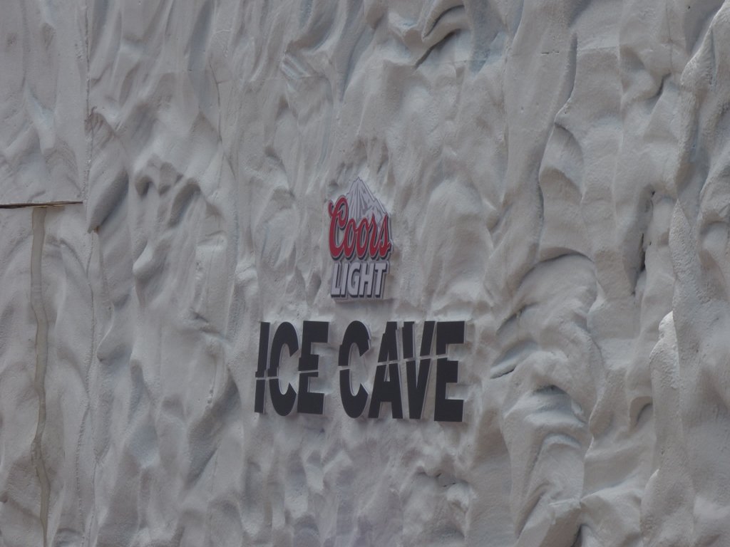 ellrbrown's tweet photo. #IceCave in Centenary Square #Birmingham. Assume it has something to do with @IDFB? #CoolsLight @HyattBham https://t.co/ZiN2rAqFPc
