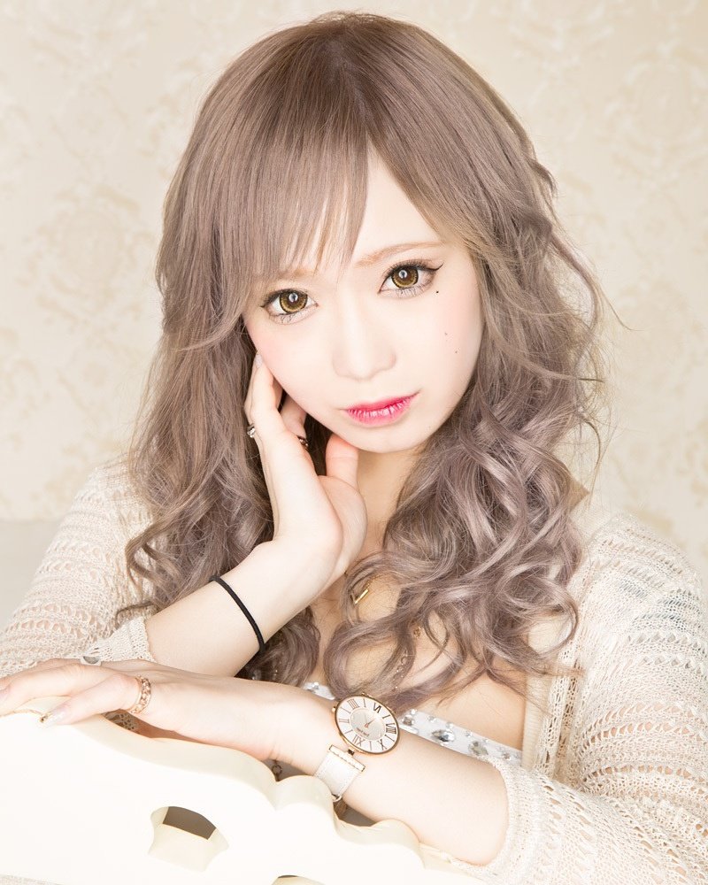 kira_royalsalon's tweet photo. また新作ですよ
【メープルホワイトアッシュ】
イルミナカラー×シールエクステ70枚
イルミナでリアル外国人風カラー
https://t.co/PpGYvAvLx1
#雰囲気嫌いじゃないよって人RT 
#拡散希望RTおねがいします https://t.co/eP5gUlDyD8