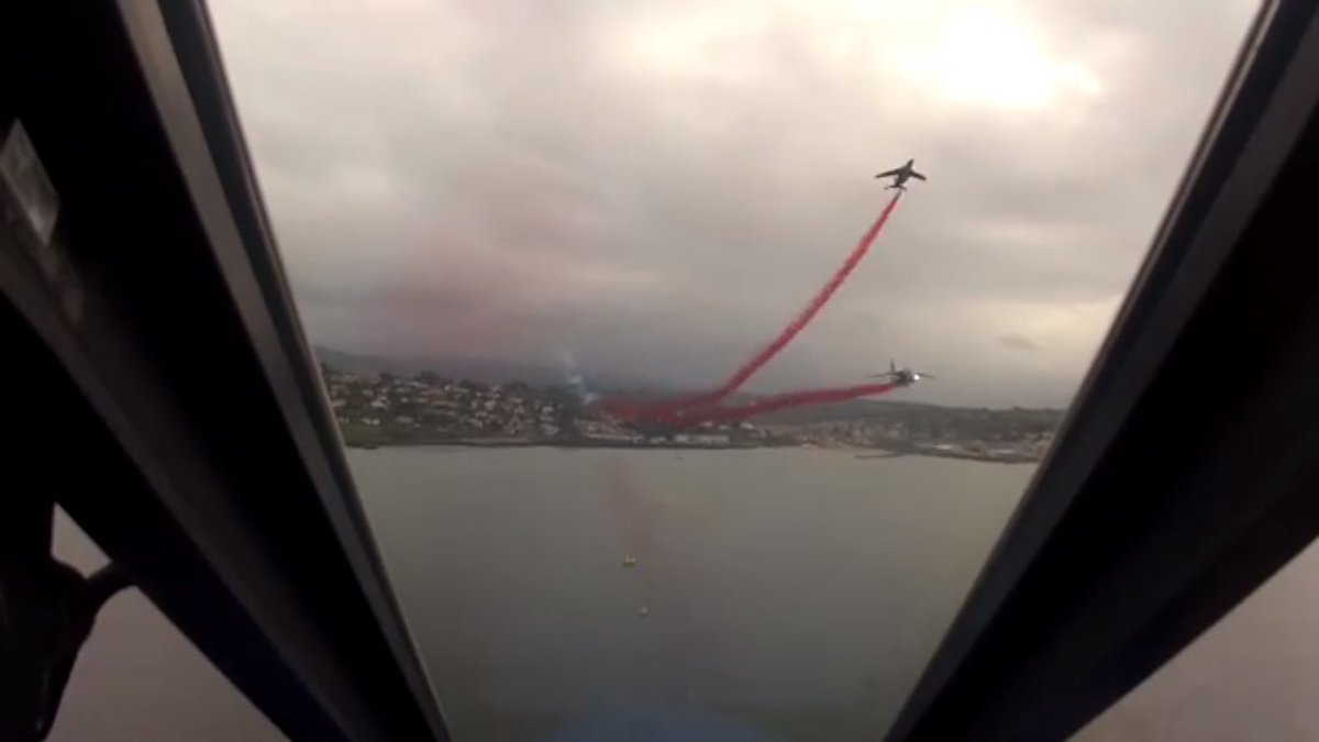 erprevot's tweet photo. En vol avec le "8" pour la synchro Cne B.Chanat #ATHOSInside https://t.co/thwYNSZlxf @PAFofficiel @saintjeandeluz https://t.co/ocvl6hpBlI