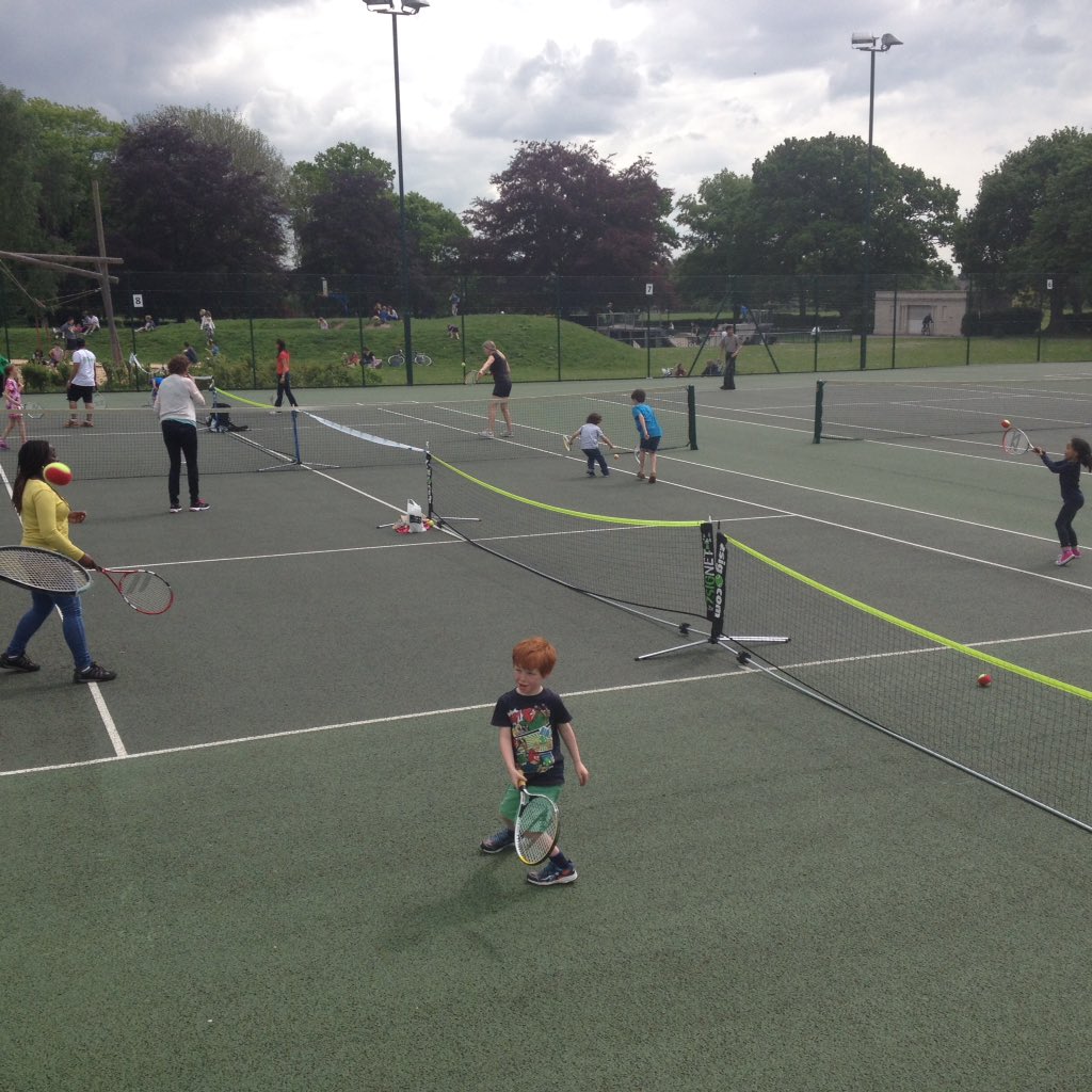 ICTTennis's tweet photo. Family tennis in full flow @MemorialParkCTC @MidsTennis @CovSport https://t.co/Z8ubmR3L7O