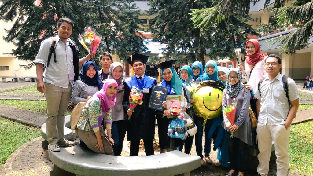 Wisuda Rita, Yudhi, dan Rifqi Accounting B 2012 UIN Syarif Hidayatullah Jakarta <a href="/uinjktofficial/">UIN Syarif Hidayatullah Jakarta</a> #wisudaUINJKT100