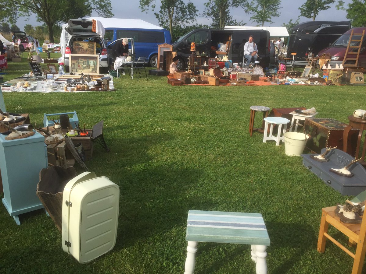 _Present2Day's tweet image. Leuke dag gisteren bij #Klein Frankrijk. Mooi weer en best goed verkocht. Foto is van opbouw. Bedankt organisatie!