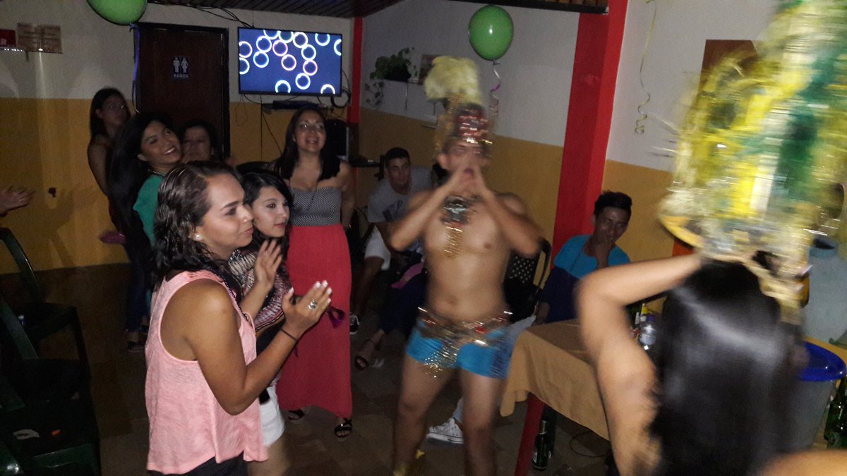 EcuafiestasEc's tweet photo. 🔊#ECUAFIESTAS🎭🎈#TEMÁTICAS #BTL🎭#QUINCEAÑERAS #MATRIMONIOS💑▶#TrajesLED🔦🔋#FIESTAS #HORALOCA🎵🎤#GUAYAQUIL WS📲0994900773 https://t.co/O0QYcNCphE