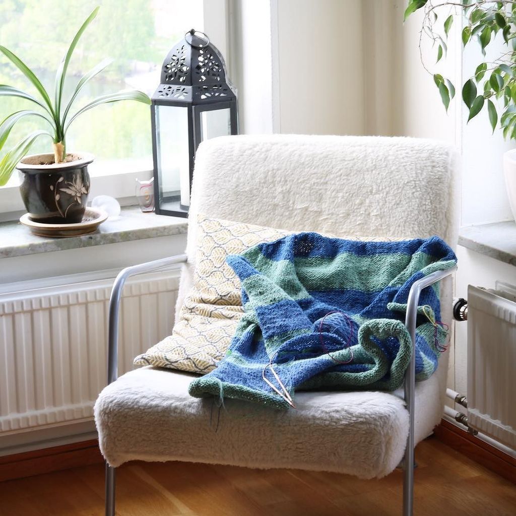 UlricaLoeb's tweet photo. My #knittingcorner today https://t.co/LgdMQrfueD