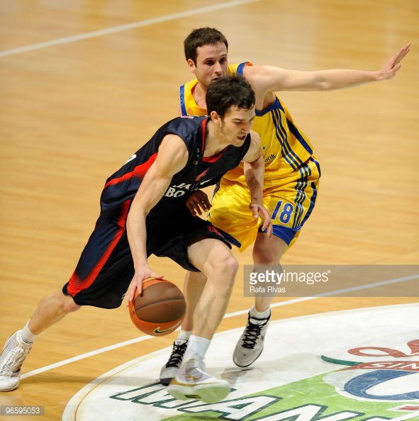 PauRibas's tweet photo. Poder jugar contra tu referente desde niño pasa pocas veces! Enhorabuena por una gran carrera Raül López! https://t.co/tBiEADOwpX