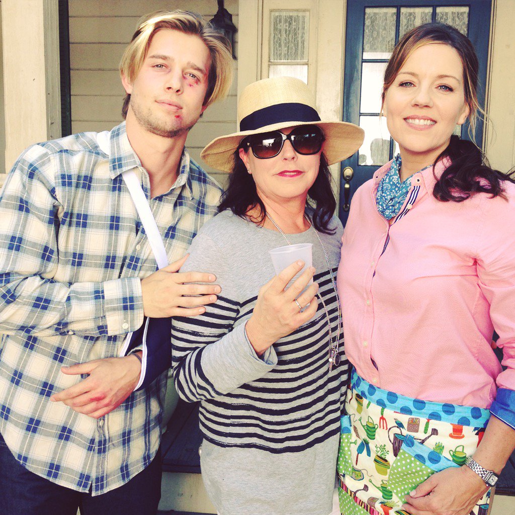 TheAndreaParker's tweet image. HBD 2 our beloved #pllfam matriarch @imarleneking !!! Thank U for adopting me &amp;amp; letting me stand next to your 🔥 #ily