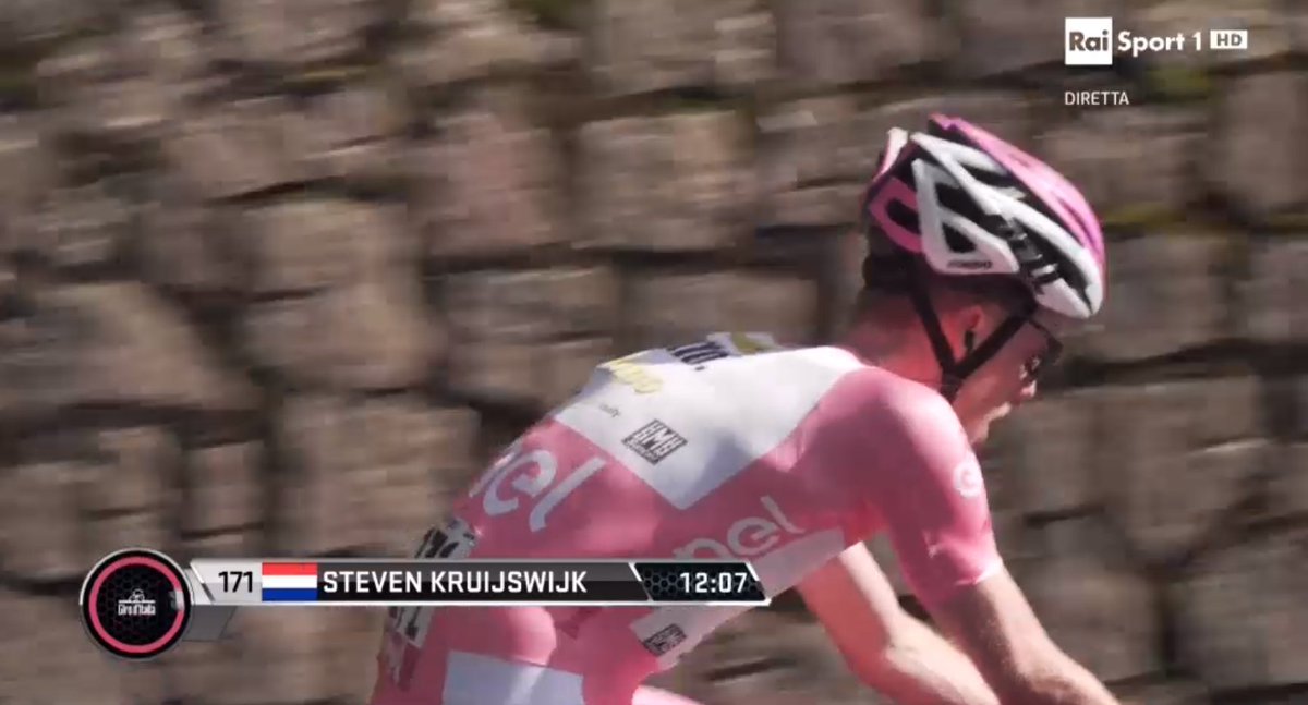 vismaleaseabike's tweet photo. LOOKING STRONG!!!! @s_kruijswijk ... #Giro https://t.co/0YgasYfaXQ