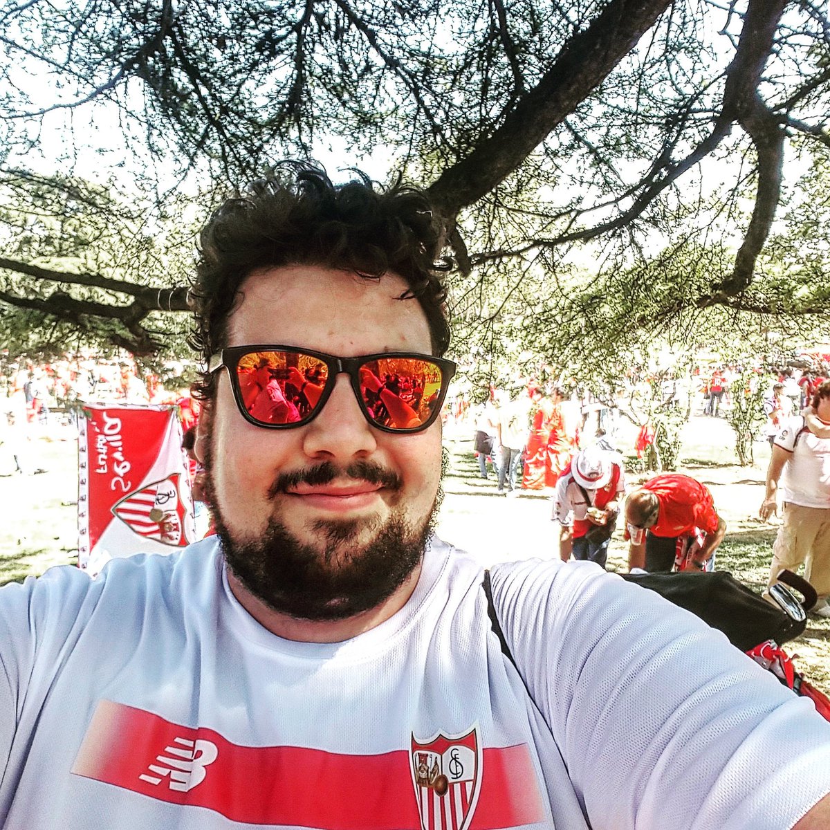 AlexCTU's tweet photo. Vamos mi @SevillaFC! #FanZoneSFC #SevillaUnaVezMas #FinalCopa https://t.co/taNCj1K2VJ