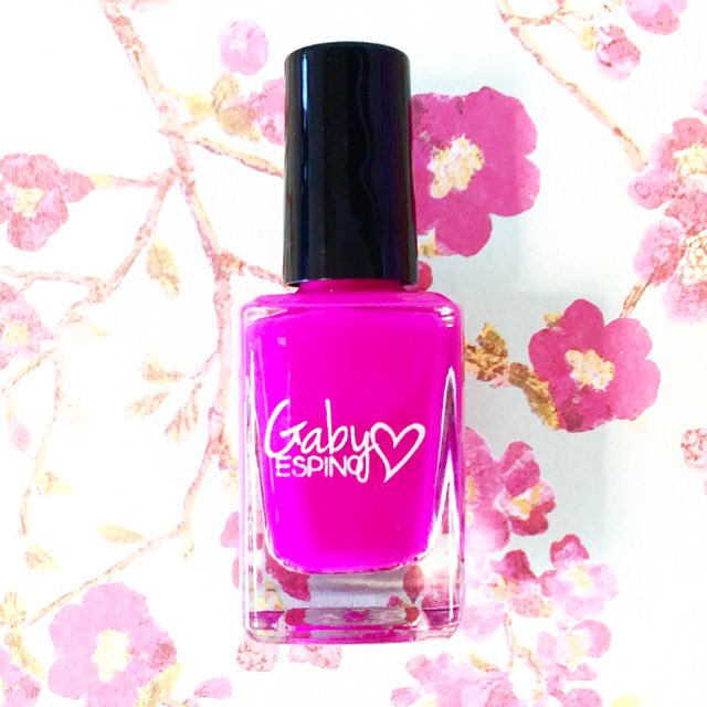 gabyespinostore's tweet photo. Sin miedo, vive la vida, se tú #Unrule https://t.co/hUX8VJKMUd 💅🏻 https://t.co/EQ7VMhfoOZ