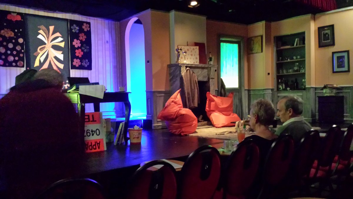 chrisH2VISION's tweet photo. Théâtre pour voir un ami dans le gay mariage lol @ComedieCentrale #gay mariage #theatre https://t.co/Zp2LWDWhRk