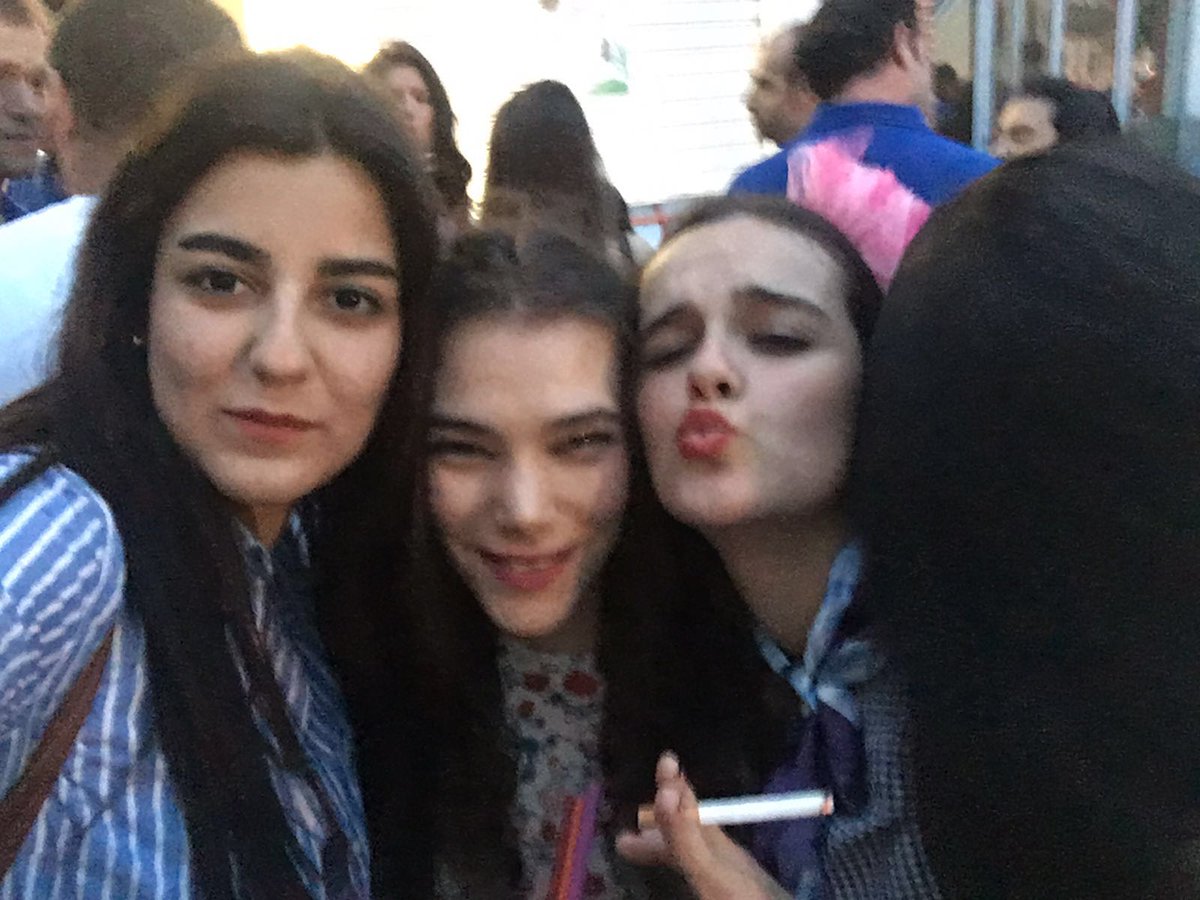 AngelaGutugutu's tweet photo. 💥 TERRIBLE 💥 @LauuHerrero @SheilaMenaa @crismanrique1 @MarietaC_93 @raquelcb1 https://t.co/E6qgE6sISi