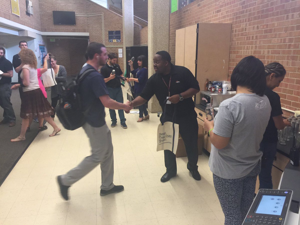 jms2giz's tweet photo. Celebrating and recognizing our amazing staff during Teacher Appreciation Week @htec_dps https://t.co/C8IuNmpmHe