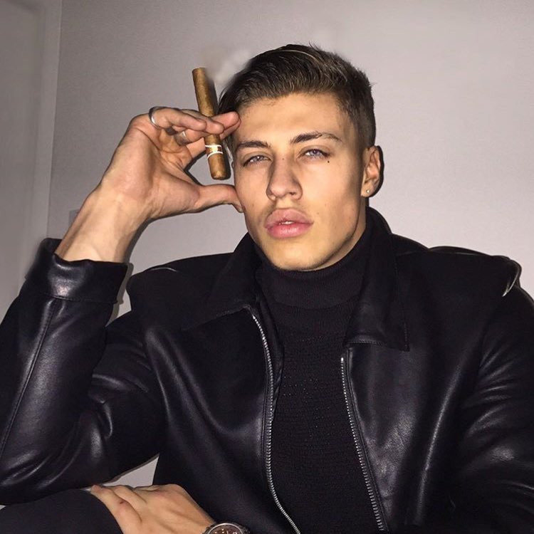 Cuz I keep that kush up on me kush from Afghanistan