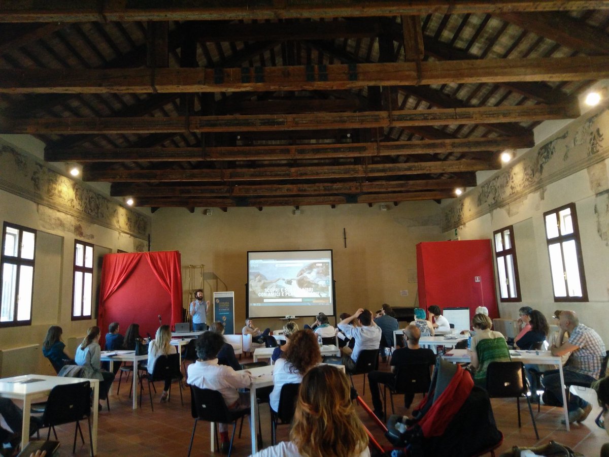 omoustaouda's tweet photo. Oggi allo #SharingFestival scopro Fred! Un meraviglioso network per incontrarsi e scambiarsi libri! @superfred_it https://t.co/ge5kSW1Rex