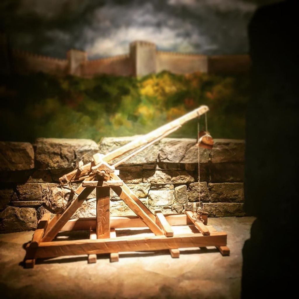 djrudibg's tweet photo. #velikotarnovo #nightofthemuseums #nightofthemuseumsvelikotarnovo #catapult #castle #tsareโฆ https://t.co/L6ZJp4mXyP https://t.co/2nGFc0EH4R