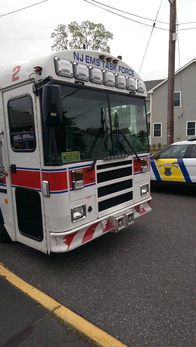 SRHFAS3423's tweet photo. We're in Burlington for @EndeavorEMS Day! #MAB2 #EMS @BurlingPDFDEMS https://t.co/kVVCuTv77f