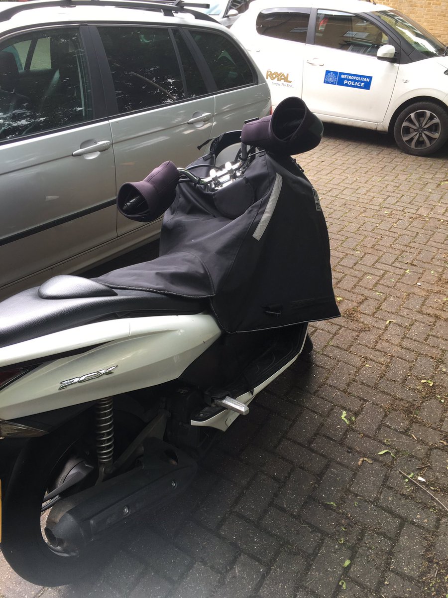 MPSNorwoodGreen's tweet image. Another stolen moped found and recovered on Windmill Park Estate. #stilllooking