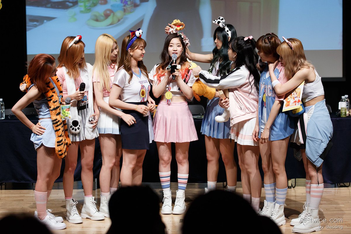 [트와이스] 팬싸인회 中 미니언송 아카펠라 | 인스티즈