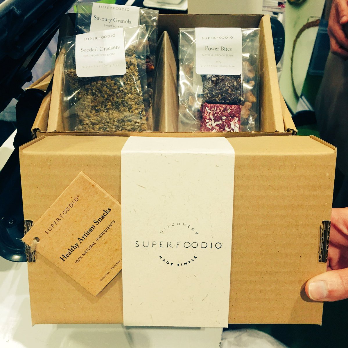 Wonderlusting_'s tweet photo. Nice to meet @superfoodie makers of superfood packed snack boxes @GFEatWellShow #GFSSITC #healthy #wonderlusting https://t.co/D2yifeq2tR