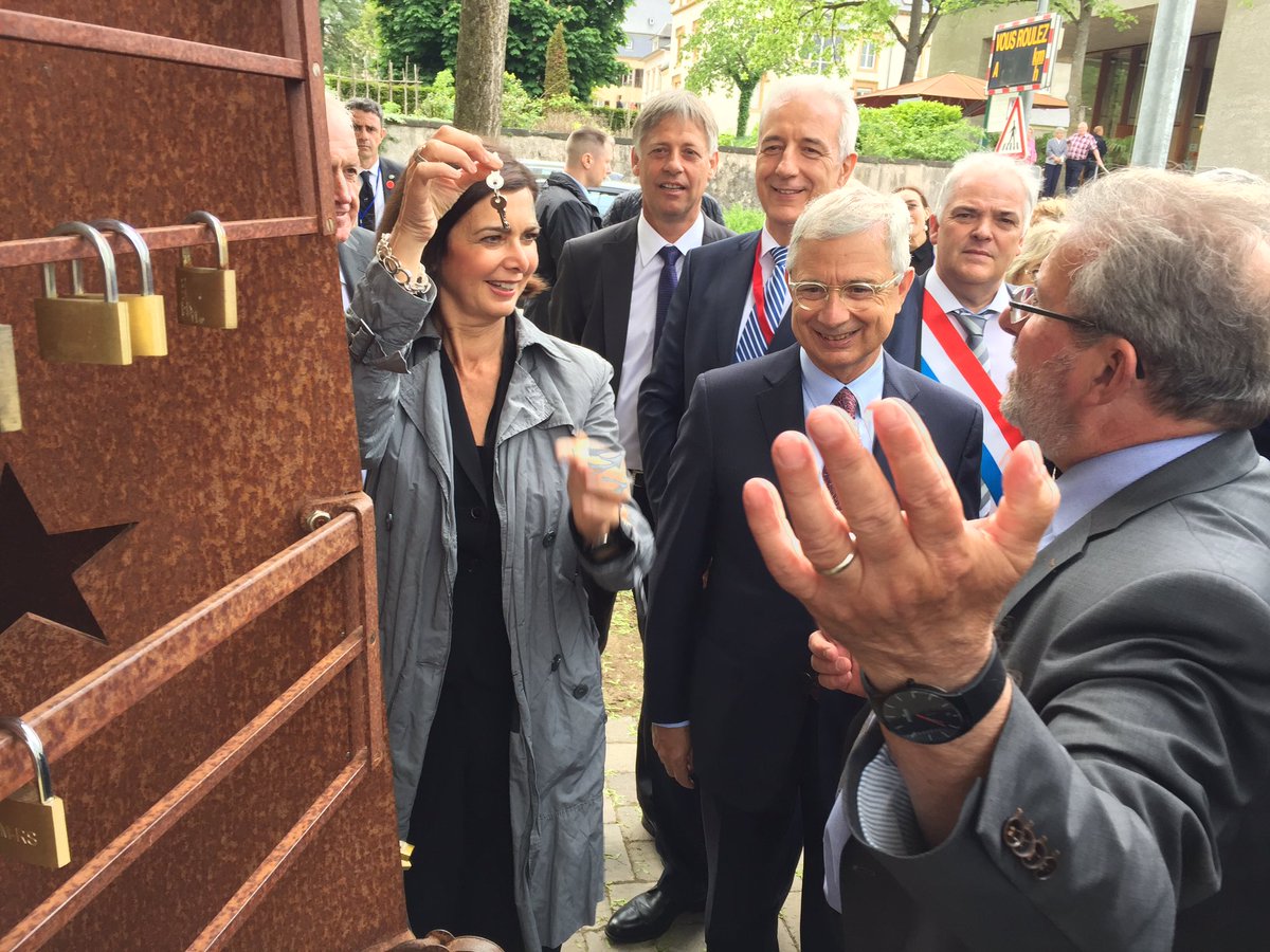 ChambreLux's tweet photo. "No boarders"  Speakers of #EUParliament fixed a padlock in #Schengen #EUSC16 https://t.co/zwTXiVcM4N