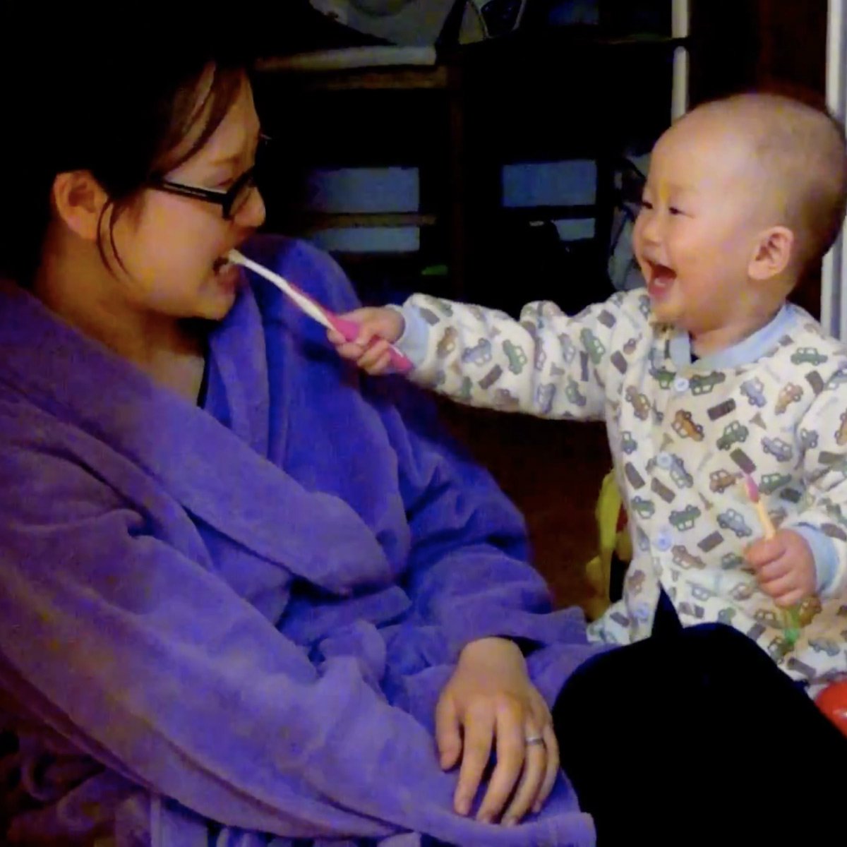 ORAL HYGIENE IS MORE FUN when you’ve got someone to brush with!  How d... youtube.com/watch?v=_b5OEW…