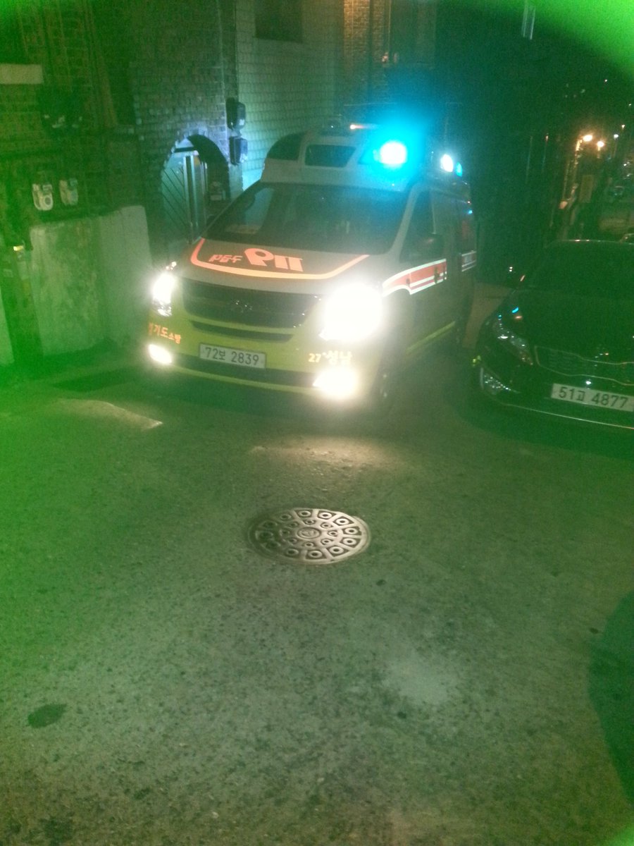 #성남시 안전한 도시 시민순찰대가 지킵니다
태평4지역대 순찰중 경찰관 요청으로 약물과알콜 중독으로 쓰러져 있는 여성을 케어 및 참관하여 119에 인계하였습니다