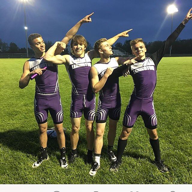 thekalegrunloh's tweet photo. Love my 4x4 team! Time to prove ourselves on the blue track #WeGoinToSTATE 🏆 https://t.co/r117XpJfmW