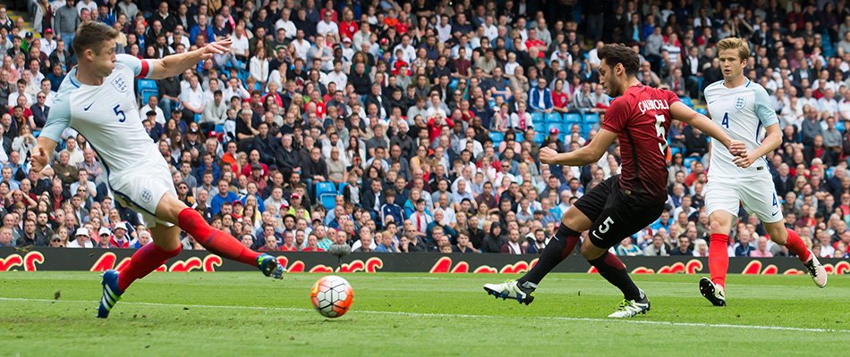 Tarihi golün sahibi Hakan Çalhanoğlu!
Türkiye bu golü çok bekledi
ntvspor.net/haber/futbol/1…