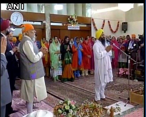 sumankwatra5's tweet photo. पीएम नरेंद्र मोदी ईरान(तेहरान) में गुरुद्वारा भाई गंगा सिंह सभा में https://t.co/KJLVKb3IaG
