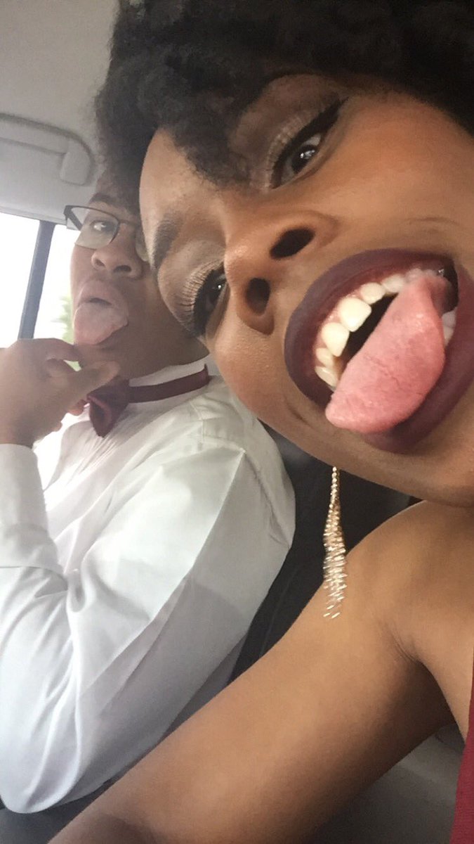xoxomanisloan's tweet photo. #Prom2k16 🍷✨ https://t.co/bWdzlDkk1w