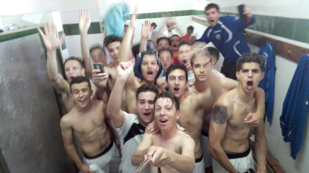 KevinKevincillo's tweet photo. Vámonos a preferente!!! https://t.co/cwEQGiTuKt