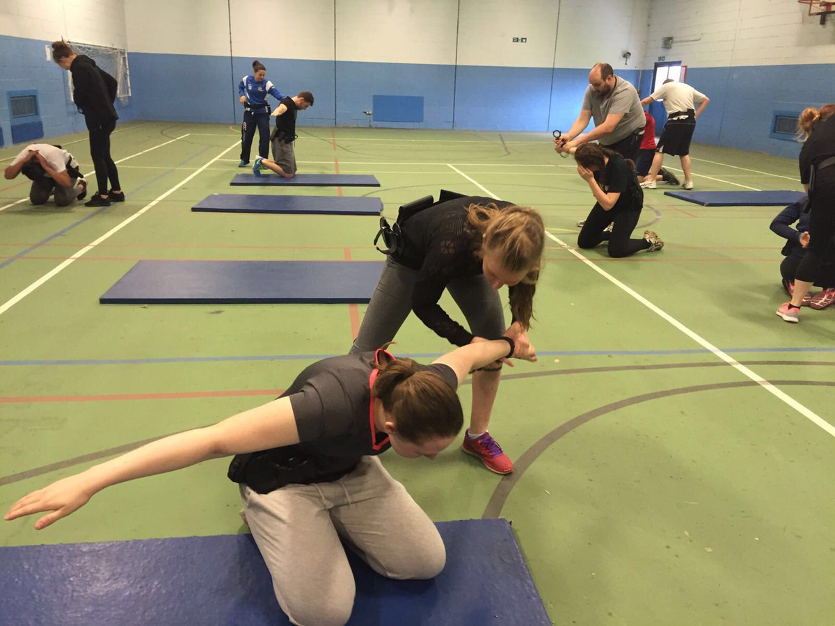 ASPSpecials's tweet photo. Today we looked at PAVA & ASP Baton use! Lots of drills & lots of different techniques practised #SCJamie #Couldyou? https://t.co/dc8SbezvSI