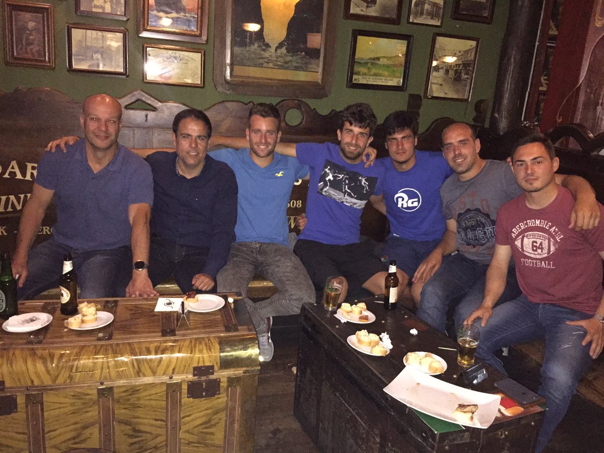 josebarberoa's tweet photo. Viendo la #FinalCopa con @javierminano @Antonio_Apeks @angeldonato10 @10izan10 https://t.co/eZo4oj0yiW