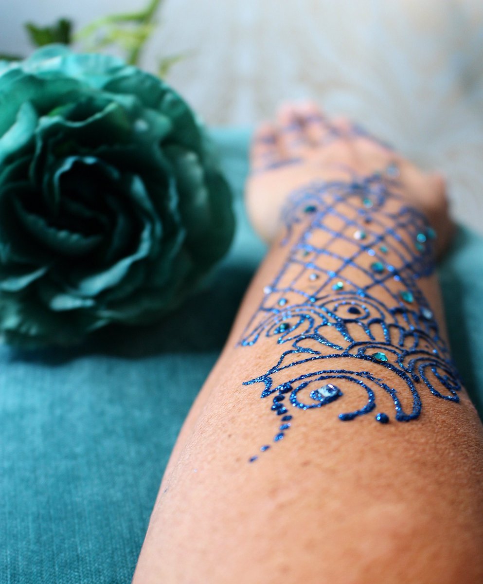 bollywooddiva_'s tweet photo. #utube #henna #glitter #henna A little intro of Glitter Henna https://t.co/so6Juzlbyq