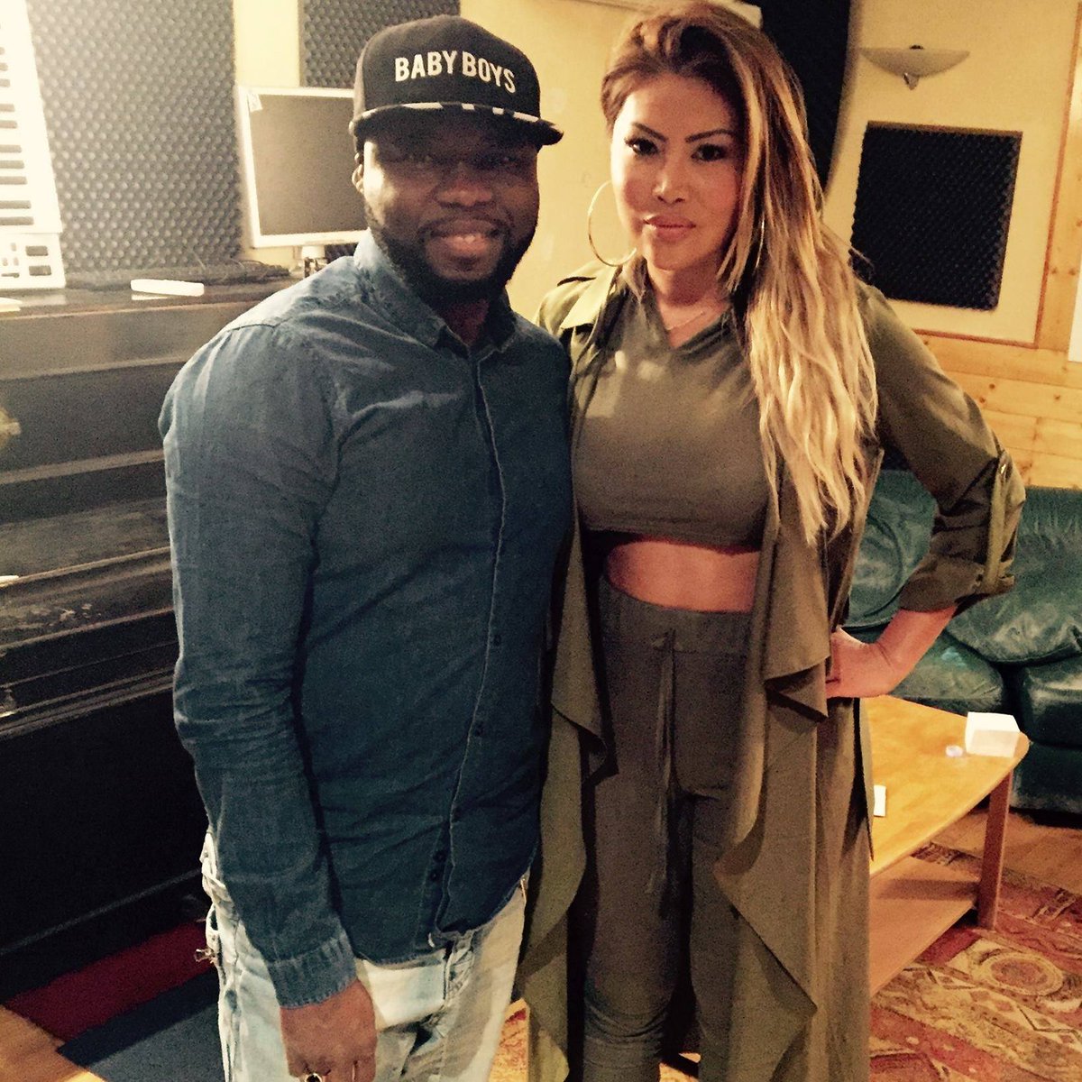 gwadvibes's tweet photo. @BABYBOYMUSIC2 aujourd'hui on a reçu Parisa artiste et Mannequin pour son prochain single qui s'annonce très lourd! https://t.co/IH9dULIjwN