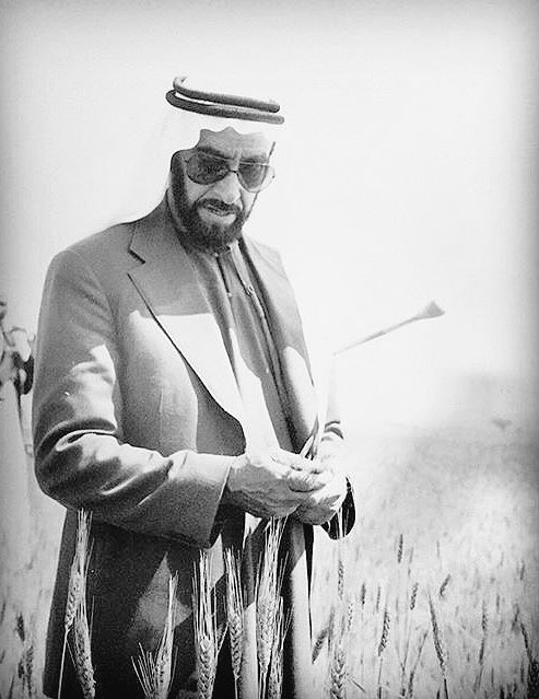 _SSA3_'s tweet photo. مرحوم ي شيخ قضى عمره امجاد 
محدً بـنا دولـه مثـل دار زايـــد 🌾. https://t.co/7re03kOkcq