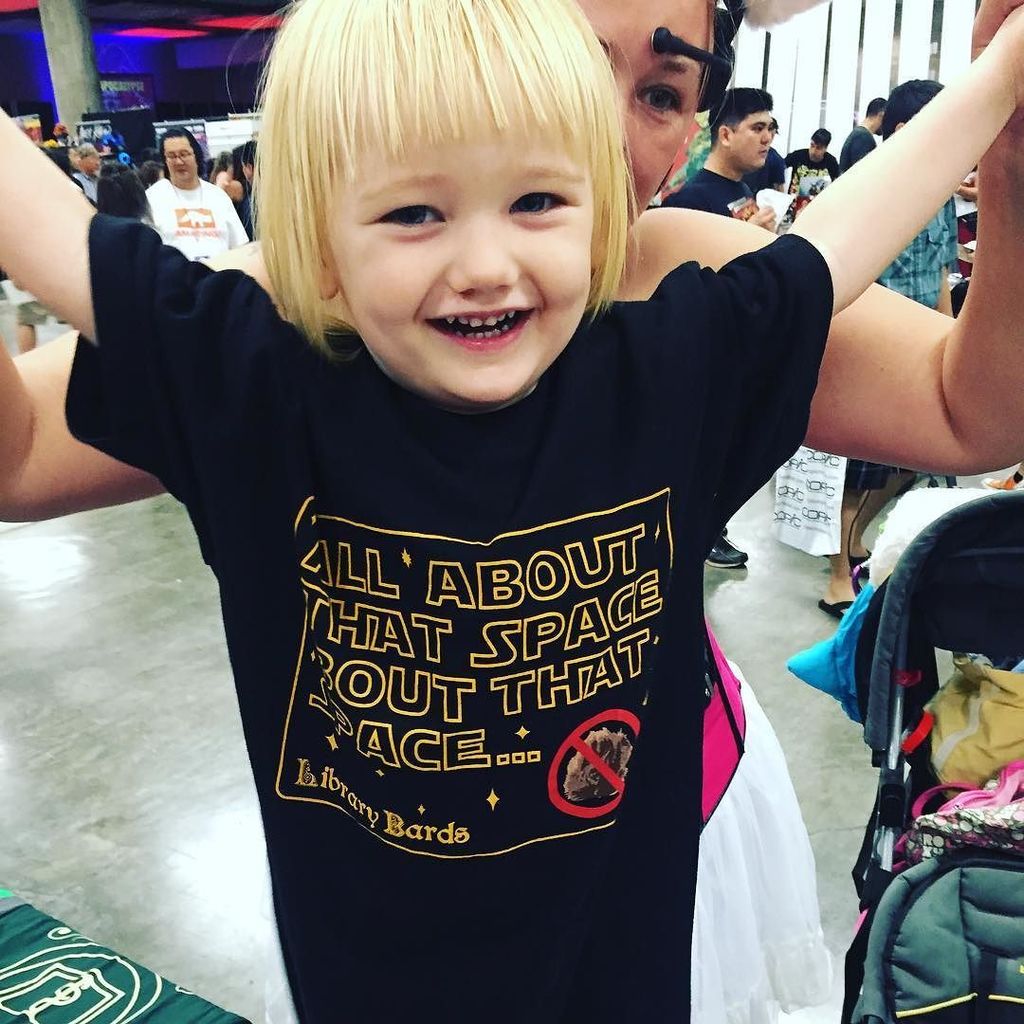 LibraryBards's tweet photo. The littlest #LibraryBards fan, @colt_clark_s!! #AHCC2016 #ahcc @amazingcomiccon Hawaii! https://t.co/PI9DxgbnYQ