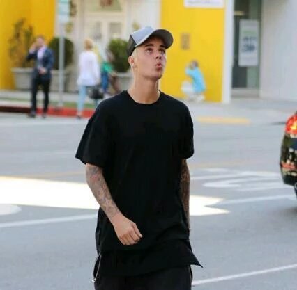 JossxCry's tweet photo. Fandom: Justin y las fechas para latinoamérica?
Justin:
#Justin4MMVA https://t.co/SoOieHoqby