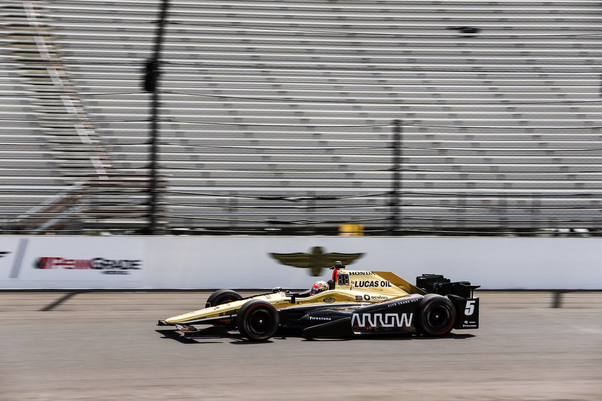 HondaRacing_US's tweet image. Congrats to @hinchtown and @SPMIndyCar on the @IndyCar #Indy500 pole with a 230.76 mph avg! #HondaRacing