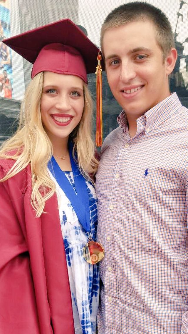 DerekBeier's tweet photo. Congrats @ashtonnbeier on graduating! https://t.co/k6SjAmfMv0