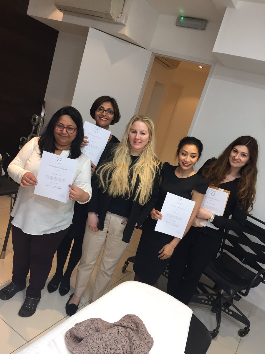 TerinaDenny's tweet photo. @DrSarahTonks thank you so much today's Mid Face Volume Workshop #RHA4 #UltraDeep #TeosyalPen #Teosyal https://t.co/wYAISxoP3l