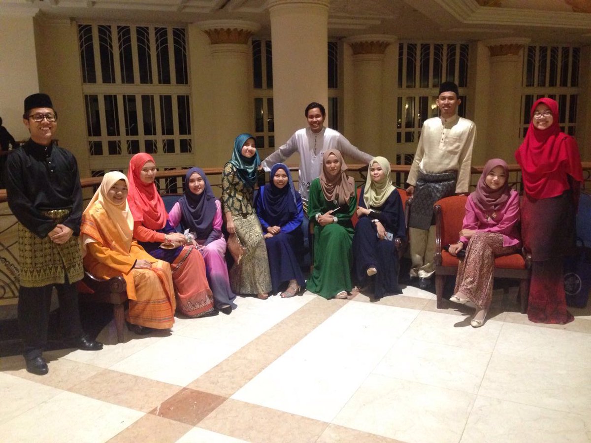 farahhazwaniii_'s tweet photo. #mpa2016 was fun because you guys were there
#ColoursOfAsia https://t.co/oxeXZTsgqM