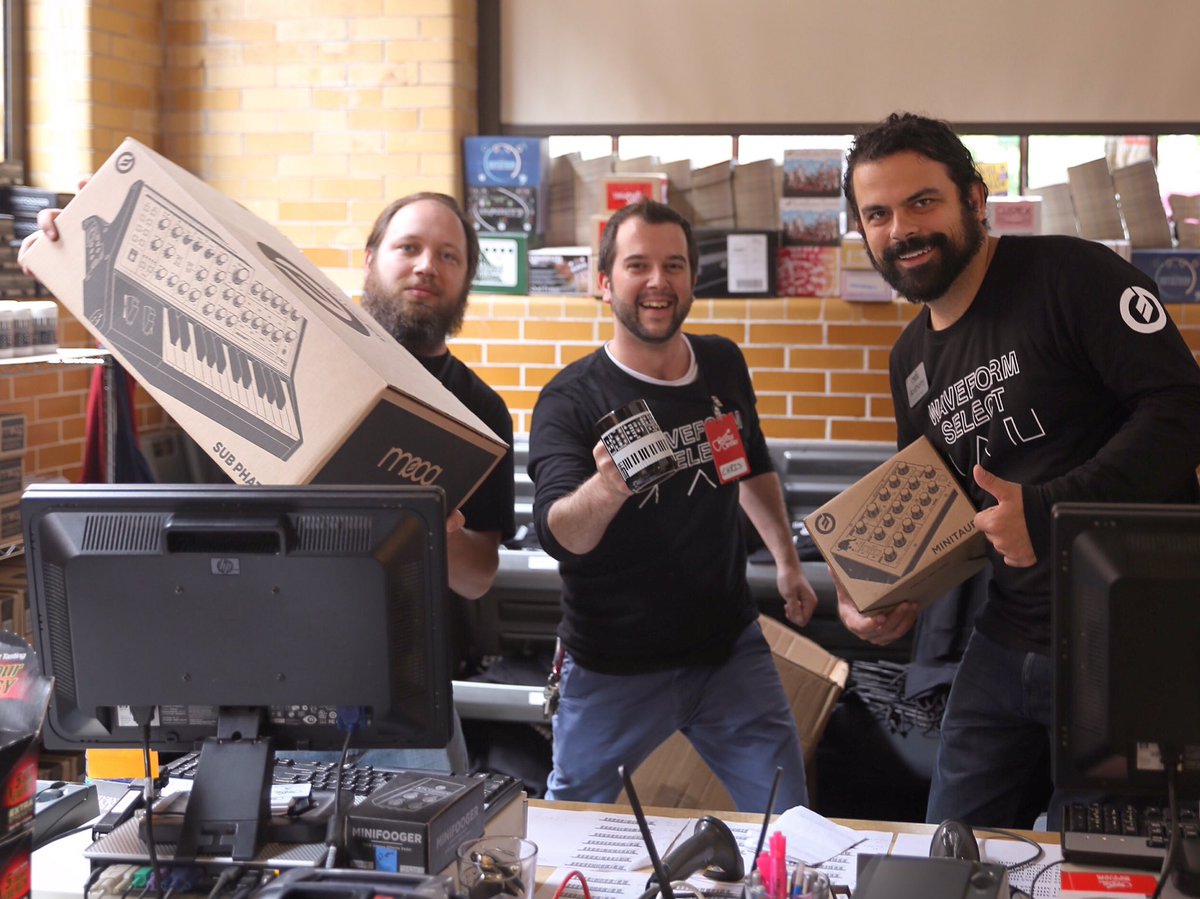 guitarcenter's tweet image. Had so much fun in the #MoogStore by GC! Special thanks to @moogmusicinc+thousands of synthusiasts who came through!