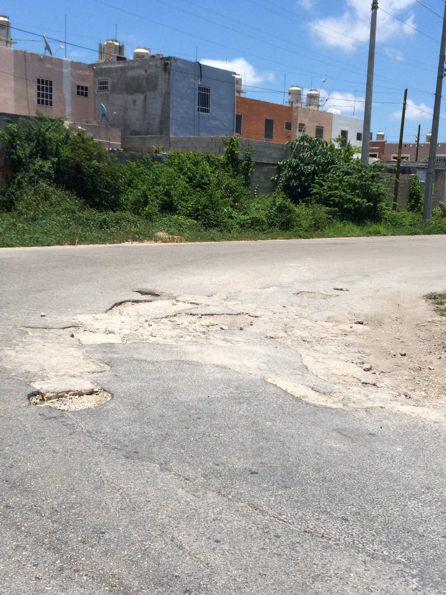 galaxiaaltamar's tweet photo. @DirBacheoPozos Tenemos muchos baches entre Andalucía II y Entrada de Galaxia Altamar SUPMZA 318😓 https://t.co/paGtPVUEYA