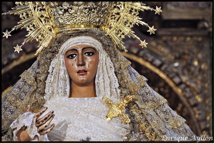 Y en Triana, La Esperanza. Y en Triana la Señora de la Esperanza. Buenas Tardes! #EsperanzadeTriana <a href="/morena_detriana/">Triana de Esperanza</a>