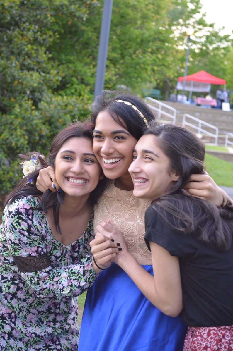 great_iDIYA's tweet photo. my gals slayed prom 💯💅🏽 #manishmistryphotography https://t.co/O3S2swJte5