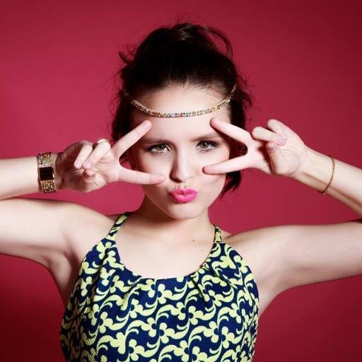 Clarinhalarin's tweet photo. Boa Tarde Amores Lindos!!Minha DIVA LINDA @larimanoela https://t.co/ilarhfTAww