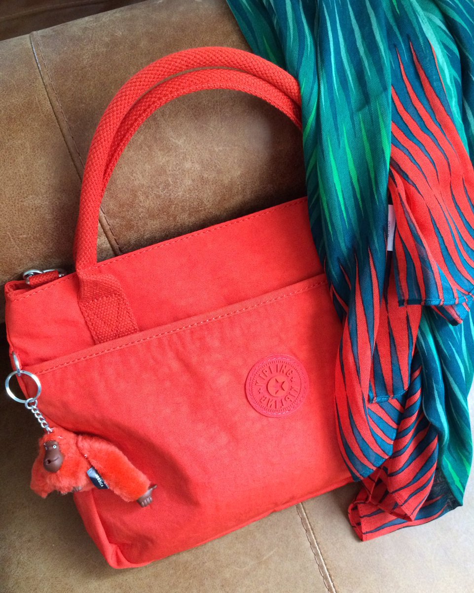 JayneOwens's tweet image. Loving my new Sunburnt Orange Caralisa and scarf in Waterfall print. A vibrant and fresh combination #kiplinguk