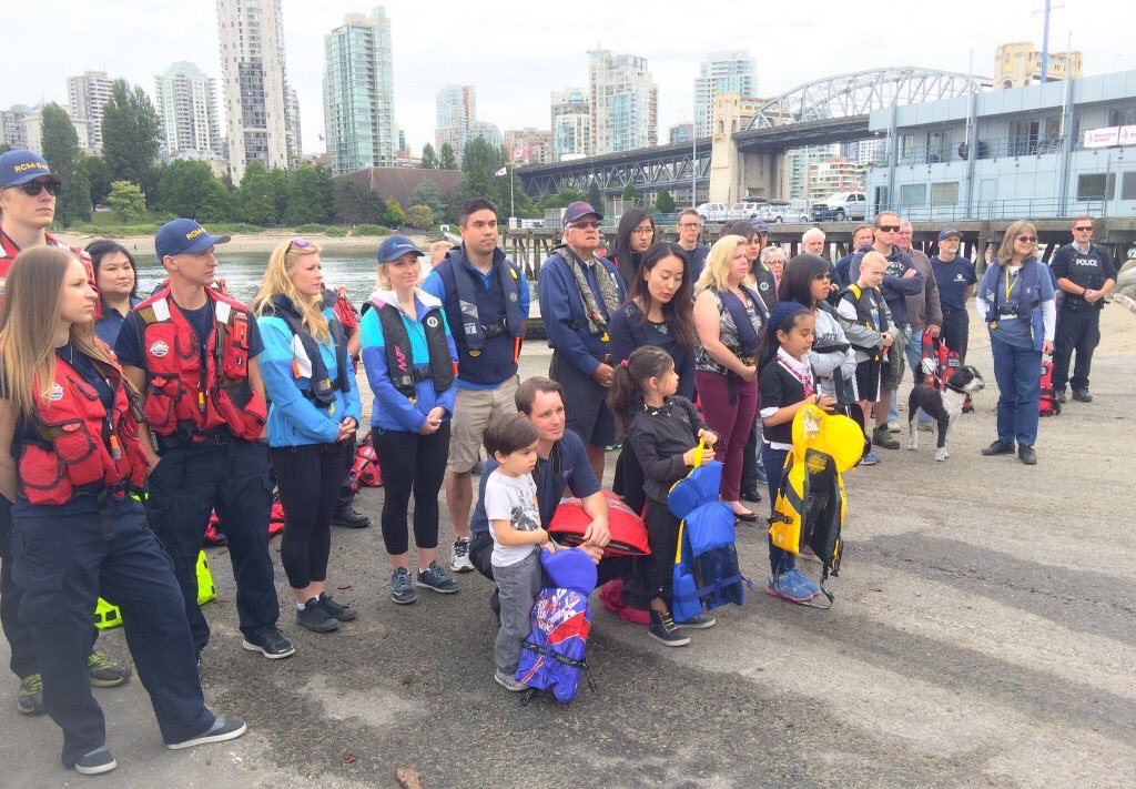 WaterWiseTeam's tweet photo. Taking part in the #Vancouver #ReadySetWearIt event yesterday at Vanier Park. @ReadySetWearIt #RSWI2016 #WaterWise https://t.co/UfBLLxSqz9